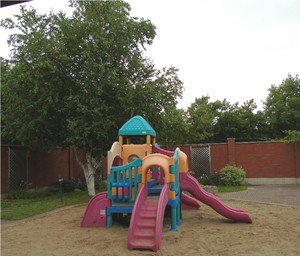 <b>playground</b>